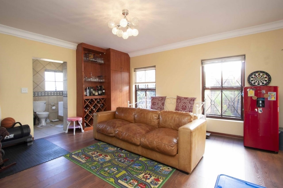 To Let 5 Bedroom Property for Rent in Parklands Western Cape